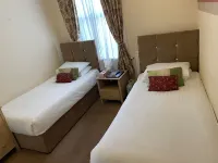 Diamonds Lodge Near York Hospital
