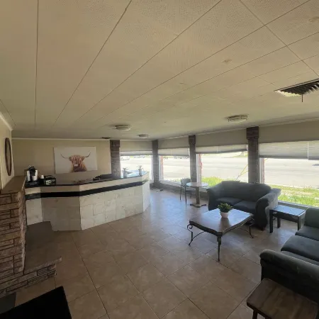 Mac's Motel