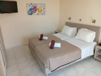 Leonidas Hotel & Studios
