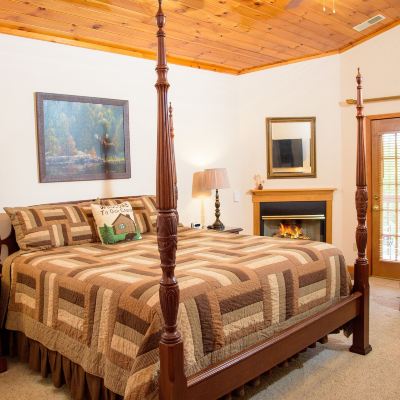 Royal Springs (Fireplace with Balcony) Berry Springs Lodge Promo Code