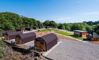 Weedingshall Lodges - Housity