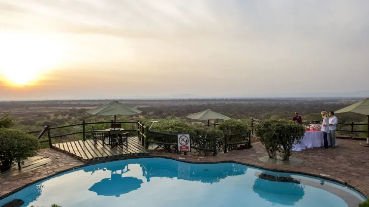 Kirawira Serena Camp 外観
