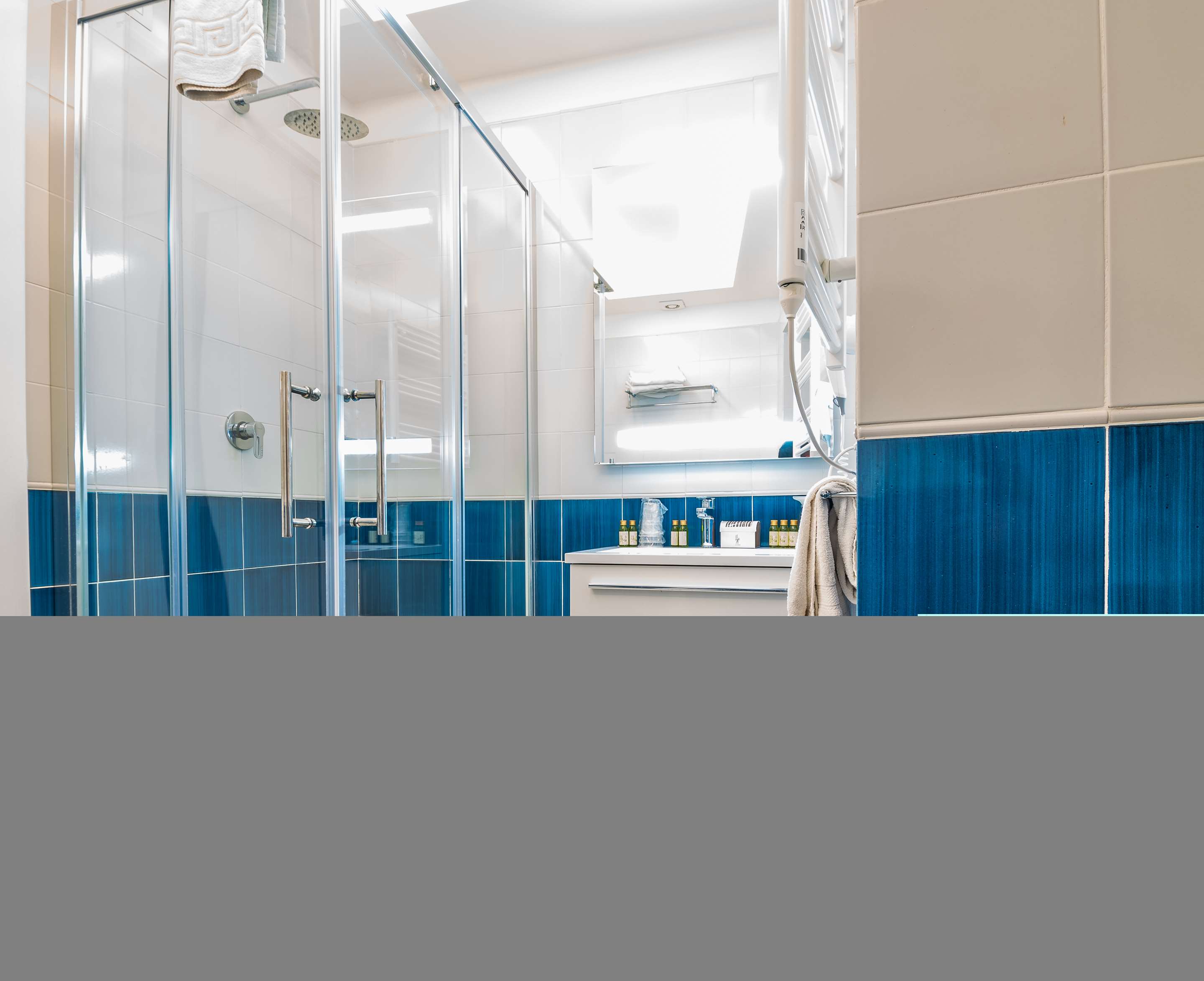 1张特大床，禁烟，高级房，阳台，海景，可转换为两张单人床