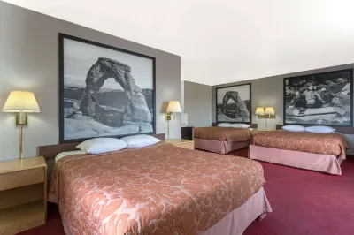 Super 8 by Wyndham Green River Отели в г. 