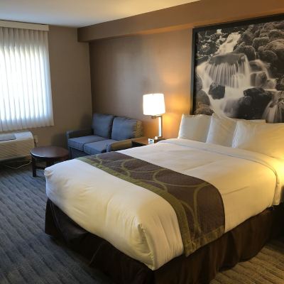 Accessible Queen Room-Non-Smoking Super 8 by Wyndham Lynnwood Promo Code