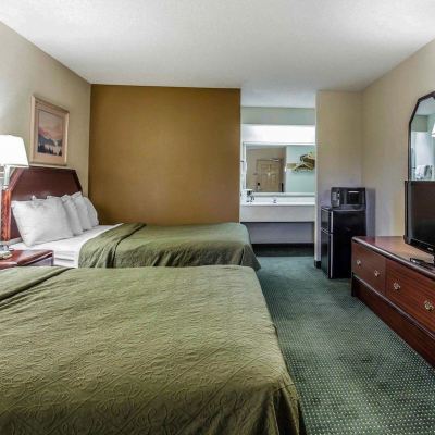 Room with Two Queen Beds-Disability Access/Non-Smoking