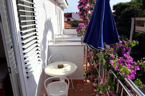 带阳台的小单间