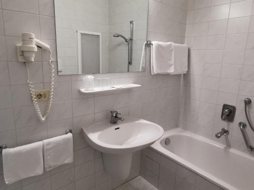 Hotel Adria Standard Triple Room