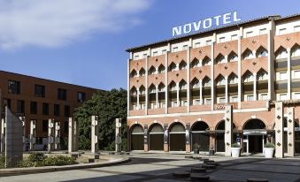 "a modern hotel building with the name "" novotel "" prominently displayed on its facade , surrounded by trees and other buildings" at Novotel Toulouse Centre Compans Caffarelli