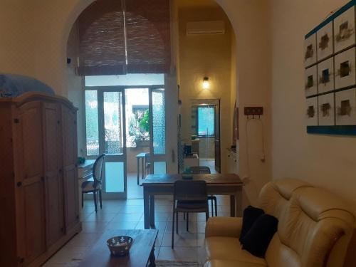 豪华大床一室房