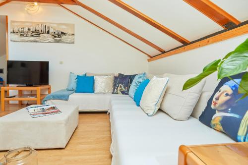 带海景的一卧室公寓