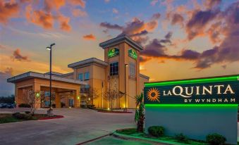 La Quinta Inn & Suites by Wyndham Karnes City - Kenedy