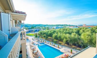 Hotel Emilia - Housity