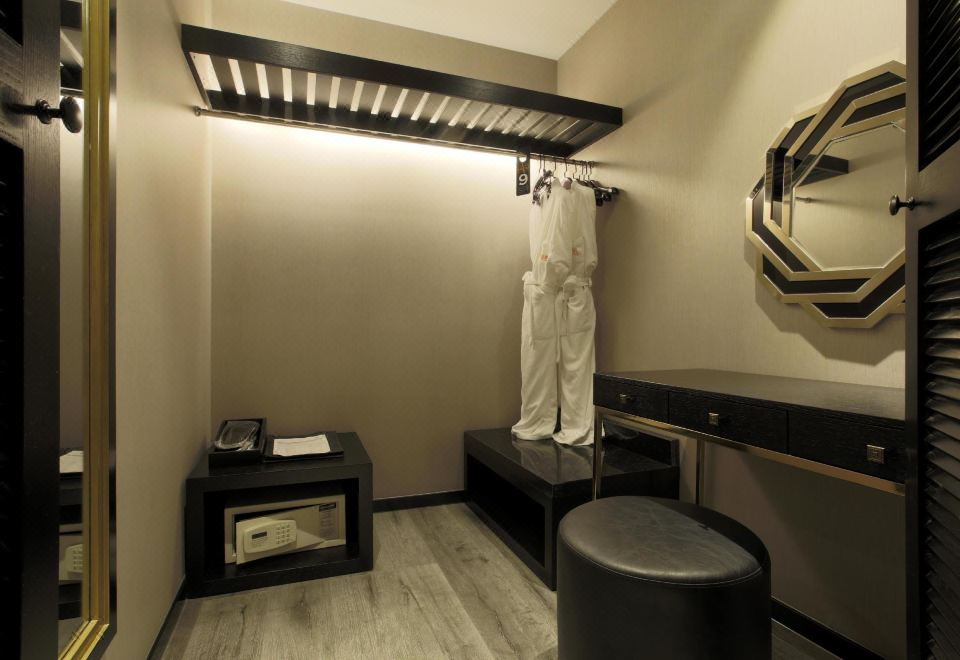 设计师套房（迷你冰箱+双洗手池+惬意浴缸+衣帽间）