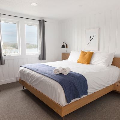 Comfort Single Room, 1 King Bed, Lake View