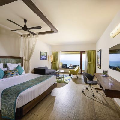 Deluxe Queen Room with Balcony and Panoramic view