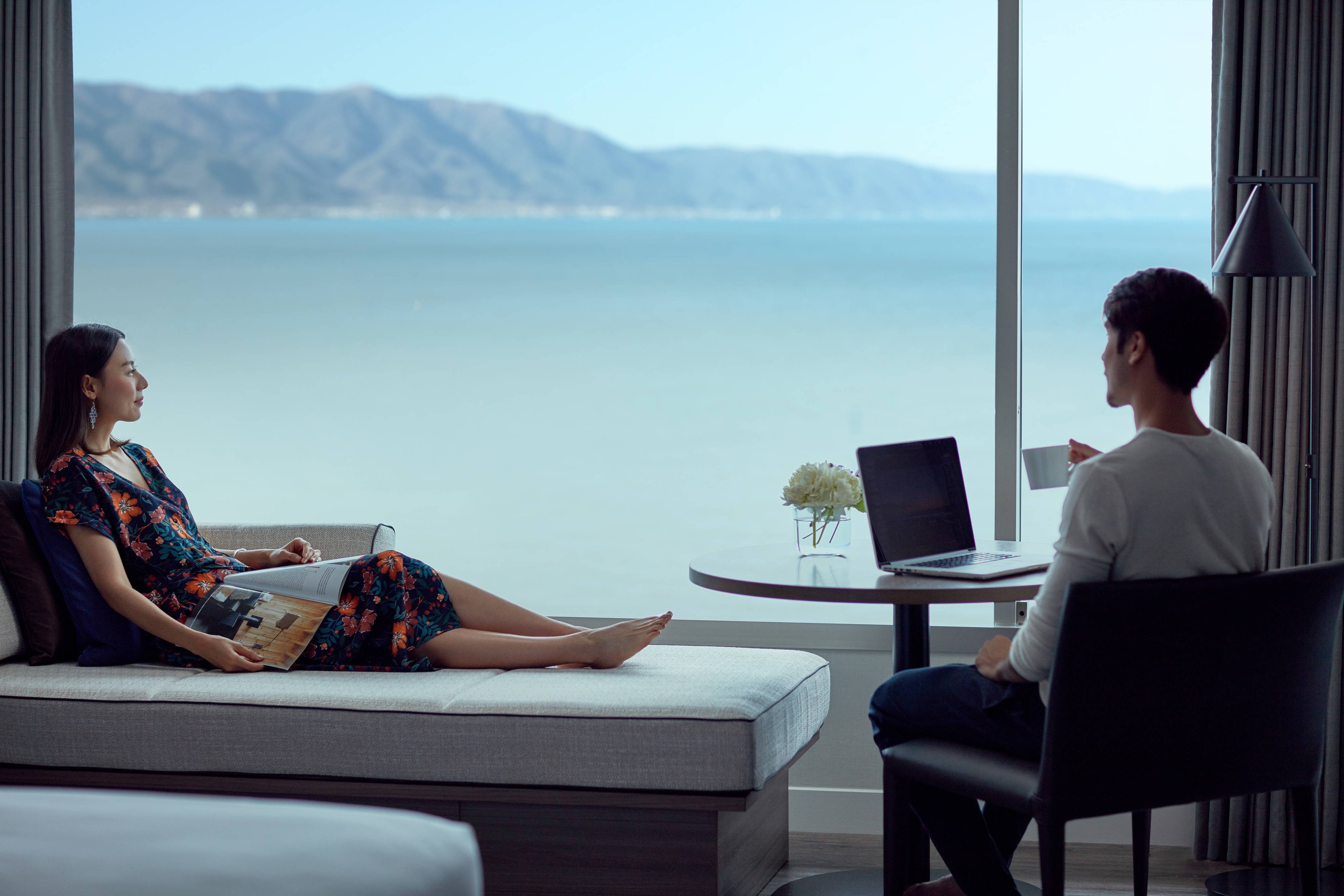 豪华房，1张特大床，梳化床，湖景