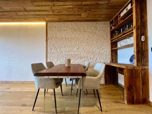 Attique - Vue Plongeante Sur le Lac de la Moubra One-Bedroom Apartment