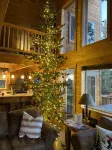 Cozy Ski in-Ski Out Cabin, Private Hot Tub. 4Bd+Loft 3BTH Resort View BL20281