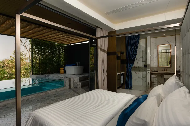 King Room With Pool Access