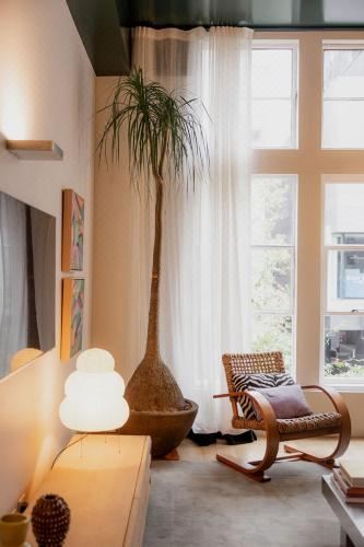 A luxe stay in the Paris end of Melbourne Apartment