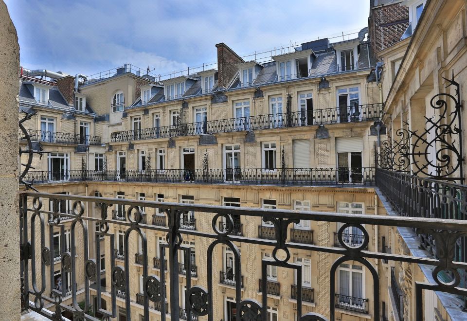 Fraser Suites le Claridge Champs-ElyséesDeluxe King Suite