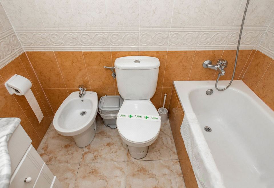 公寓， 三卧室 （5名成人 + 1名小童）