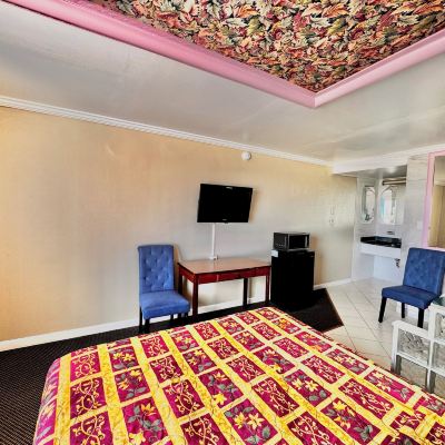 One-Bedroom Suite Downbeach Inn Promo Code