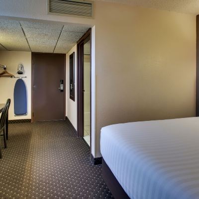 Standard Room, 1 Queen Bed (Economy Queen) EverSpring Inn & Suites – Bismarck Promo Code