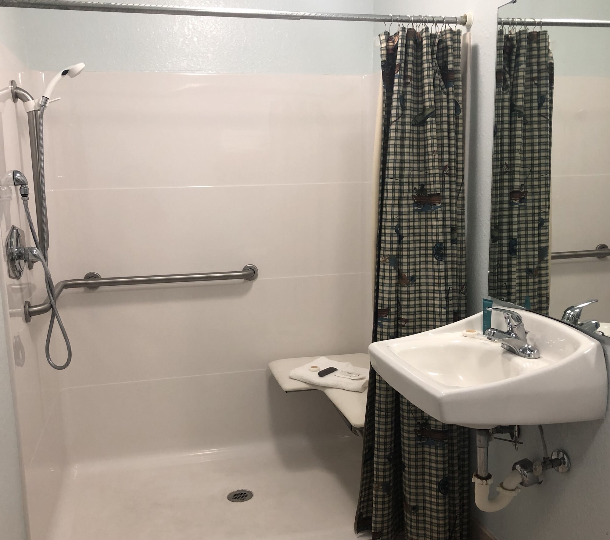 标准双人房，1张特大床，无障碍（无障碍旅馆房间）