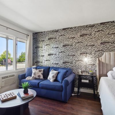 King Suite with Lake View Bay Inn of Petoskey Promo Code