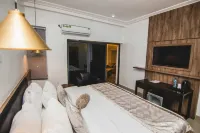 BON Hotel Platinum Enugu Отели в г. 