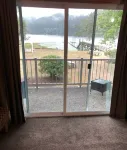 Lakeshore Lodge