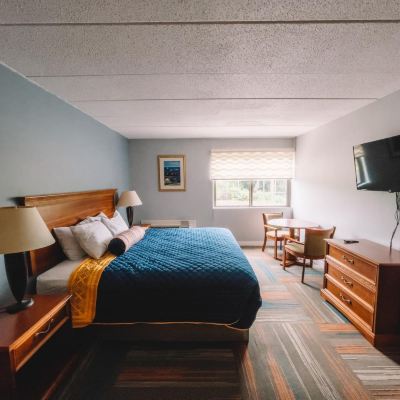 Deluxe King Room Mystic River Hotel and Suites Promo Code