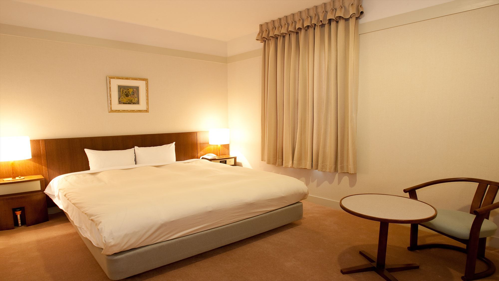 [吸烟] 双人床/26平方米（带温泉浴室）