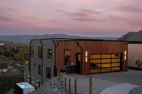 Ultra Luxury Chelan Lake House w/ Sauna, Steam Room, Cold Plunge, and Hot Tub Hotele w: 