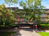 Royal Scot Hotel & Suites