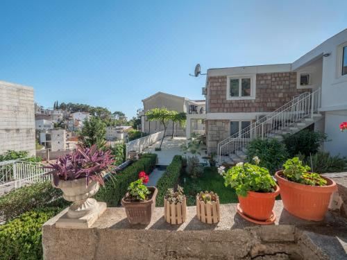 带露台一室公寓