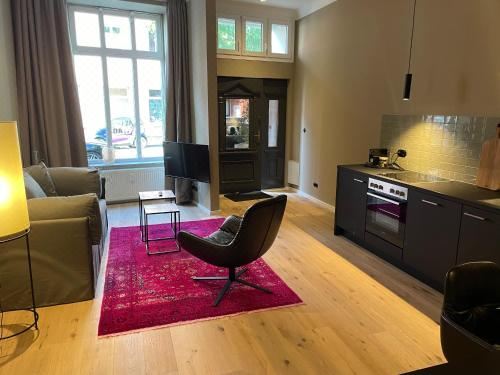 FL81 Studio One-Bedroom Apartment