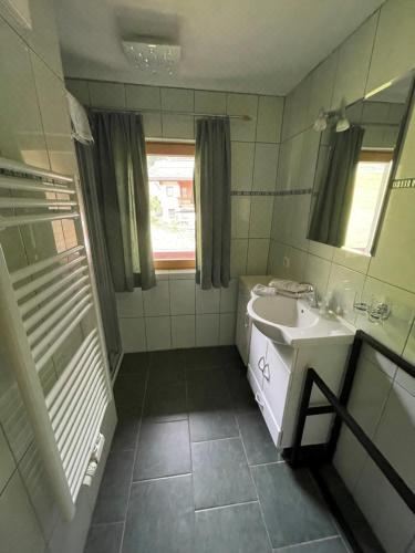 带阳台和露台的双卧室公寓