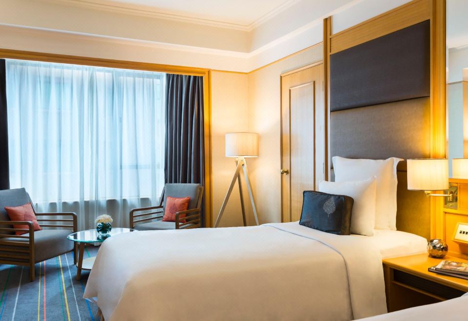 Renaissance Riverside Hotel SaigonR Club Twin Room