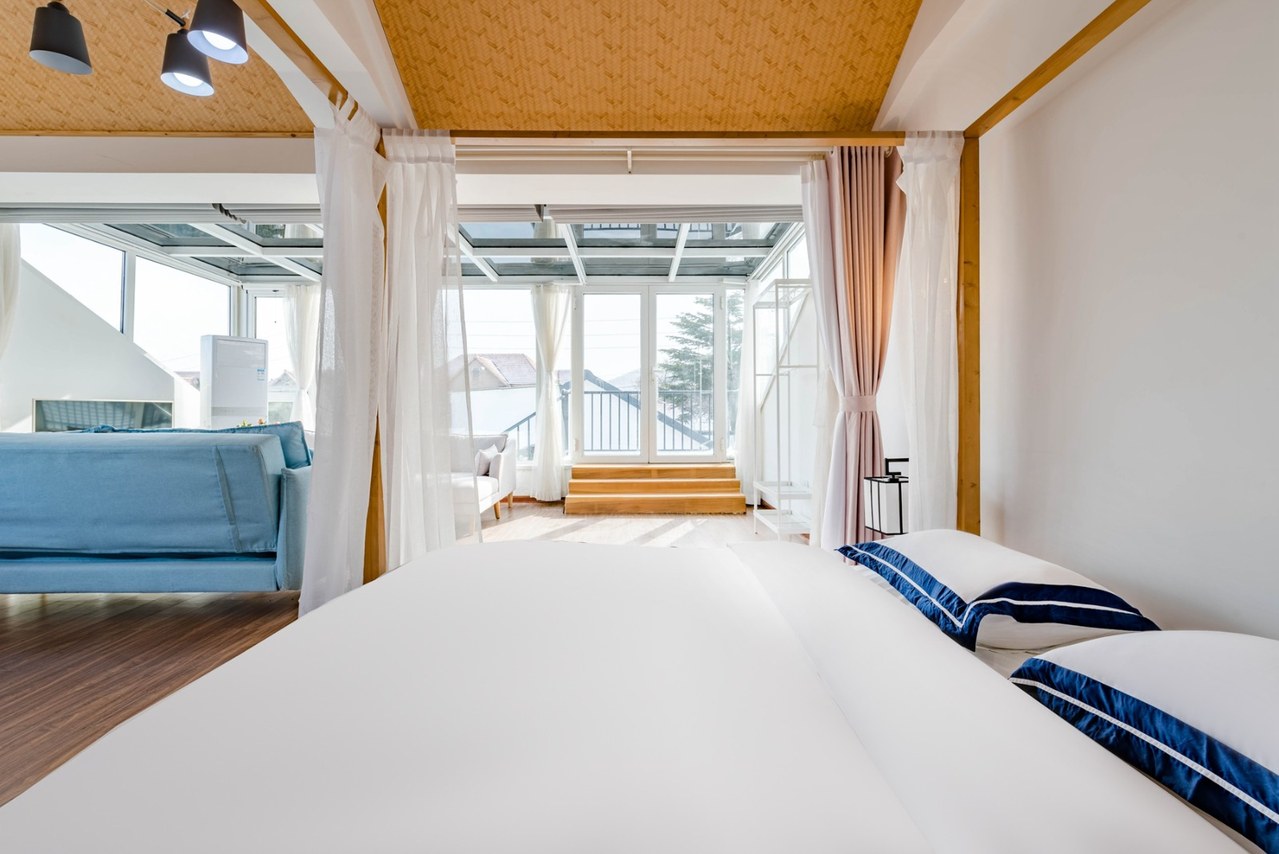 观山望海全景大床房（私享露台+轻纱帷幔+超大沙发）