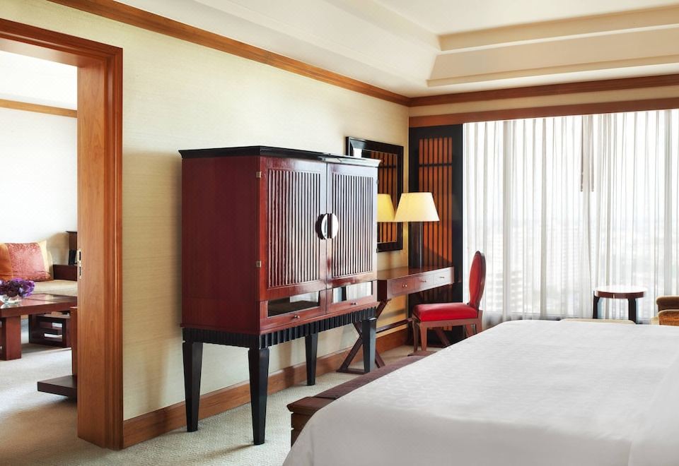 Royal Orchid Sheraton Hotel & TowersJunior Suite with riverview