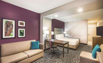 La Quinta Inn & Suites by Wyndham McAllen la Plaza Mall