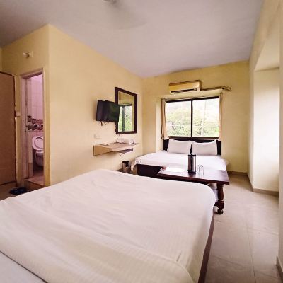 Family Room OYO 23500 Hotel Blue Valley Promo Code