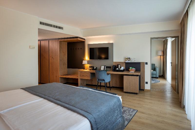 Rogner Hotel Tirana初级套房初级套房blv