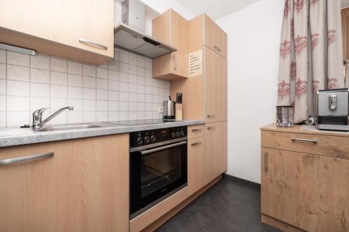 带梳化床的两卧室公寓