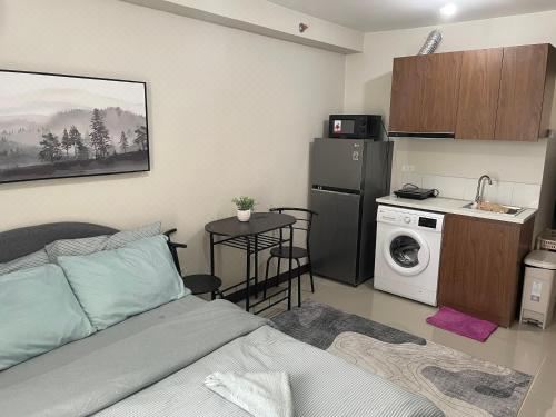 Near Beach Condo with 2 Olympic Size Pool Studio With Balcony