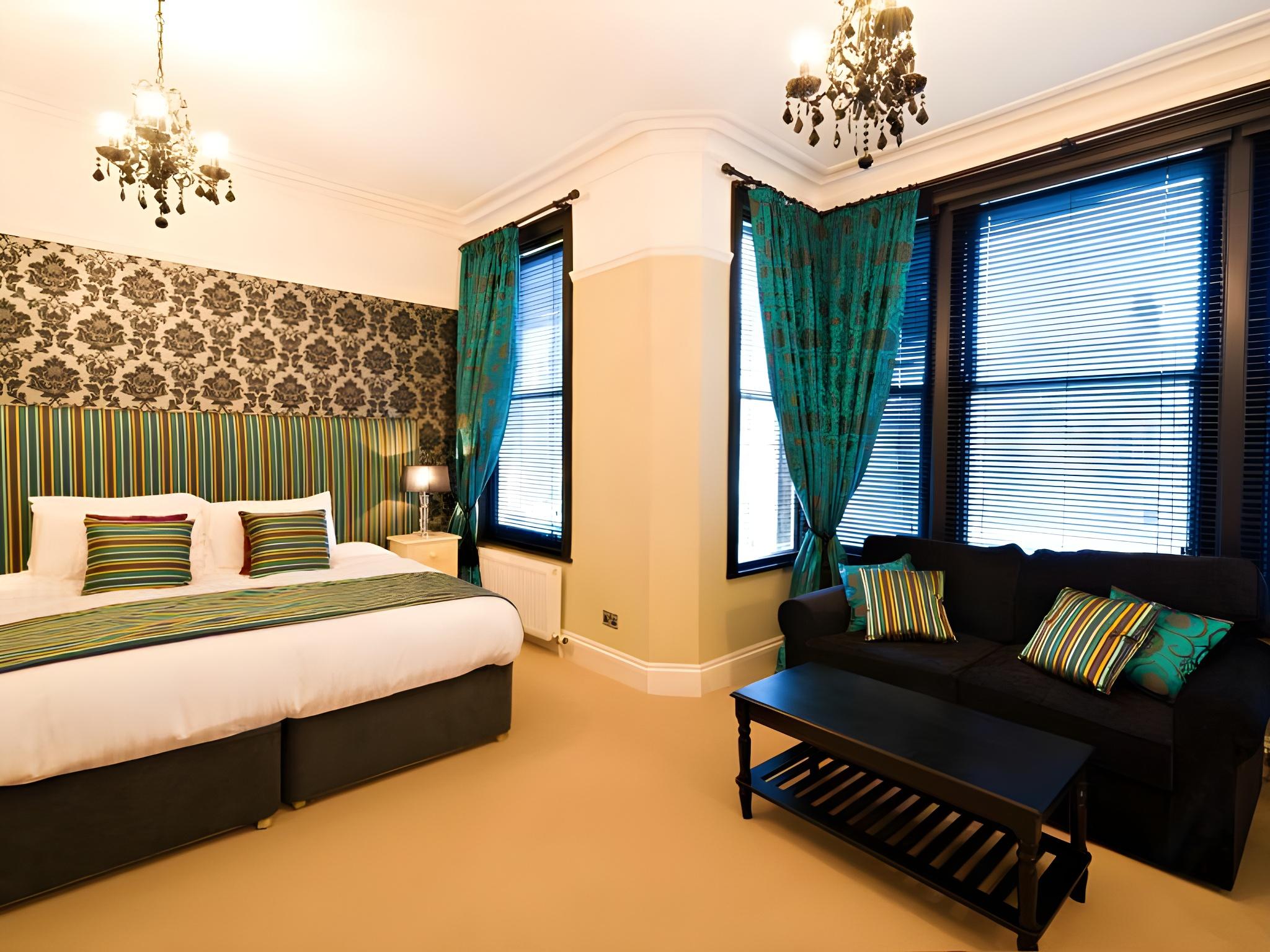 大型高级双人床房