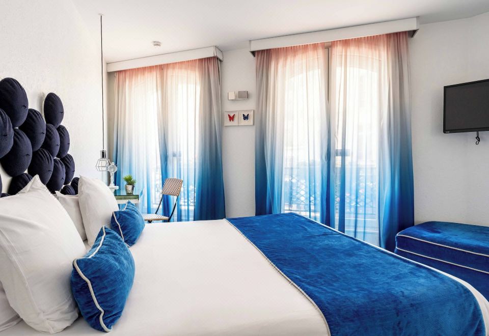 Family Room, 2 Bedrooms-Complimentary Soft Minibar, Courtesy Tray, Digital Press, Fitness, Sauna